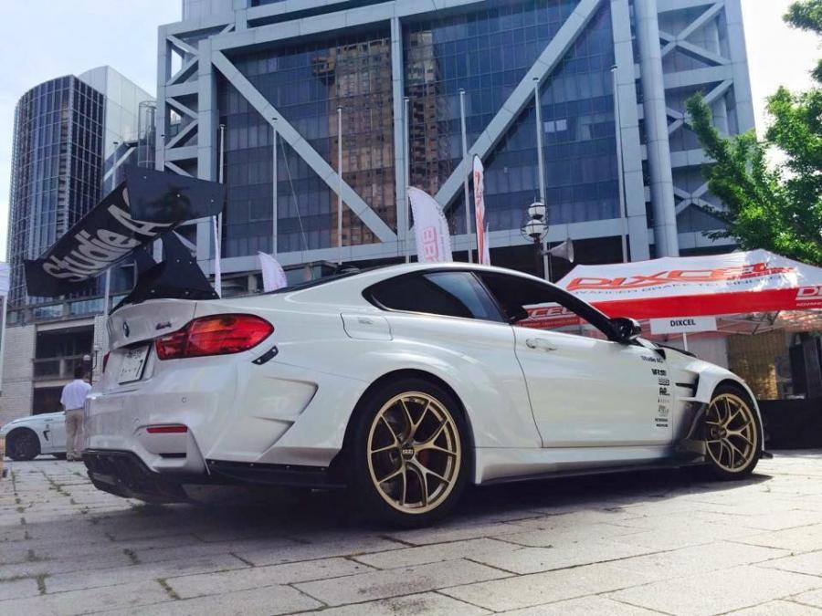  BMW M4 Coupe by Varis 2015 года  (фото 4 из 4)